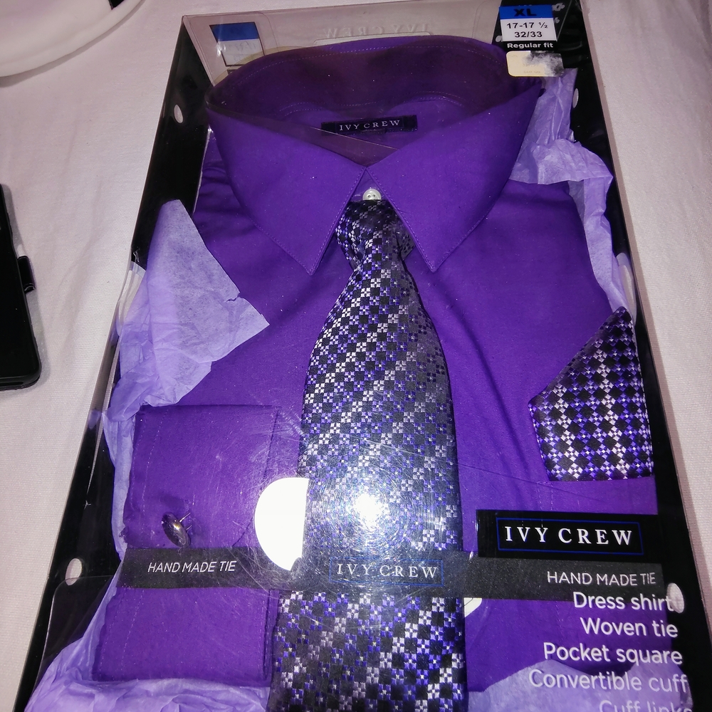 NWT  Ivy Crew Men's  Purple Dress Shirt with Tie Set